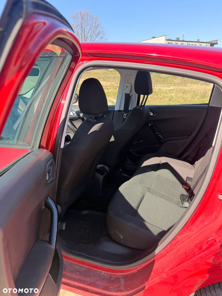 Peugeot 208 - 21