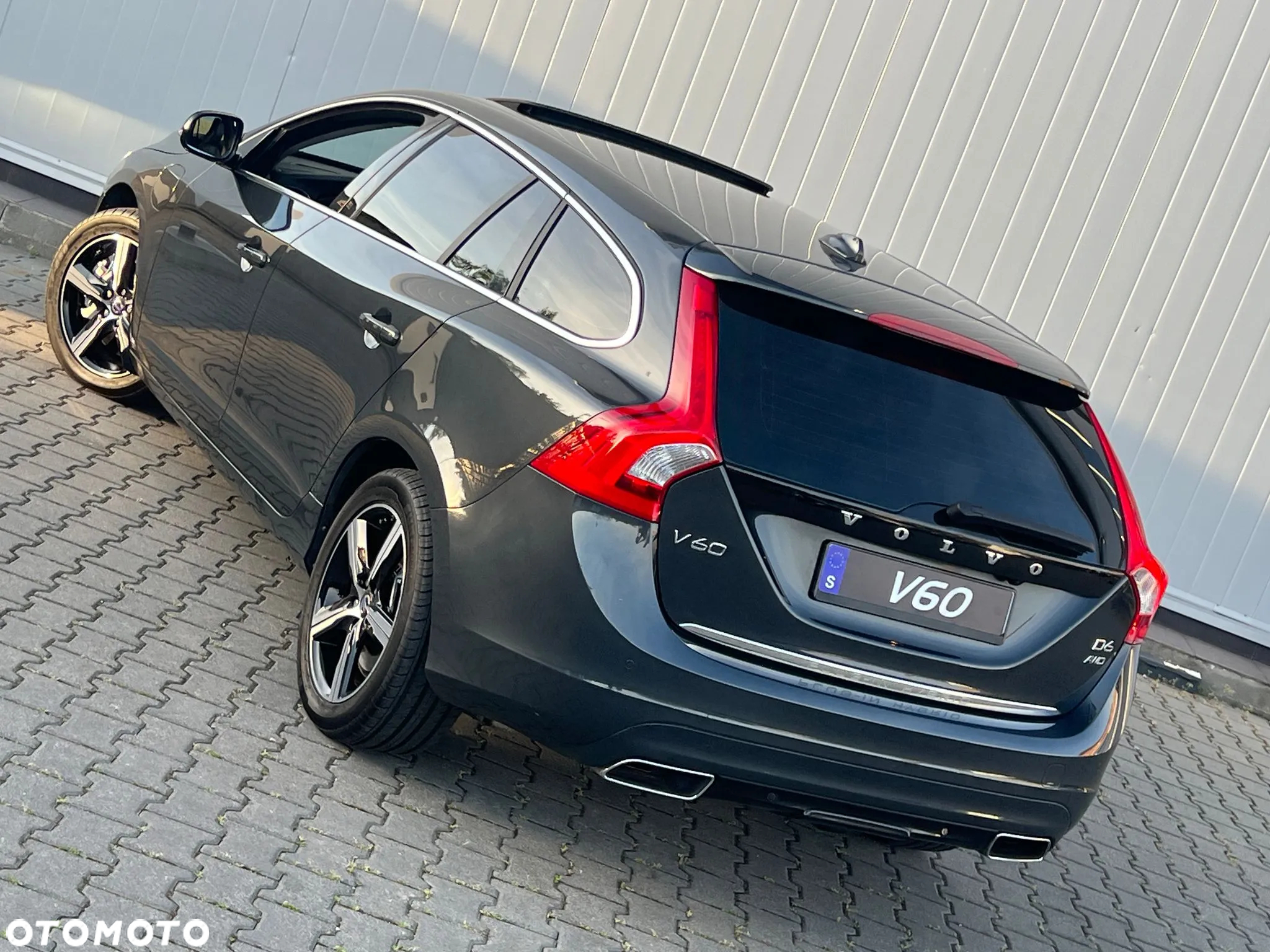 Volvo V60 D6 AWD Plug-in Hybrid Summum - 14