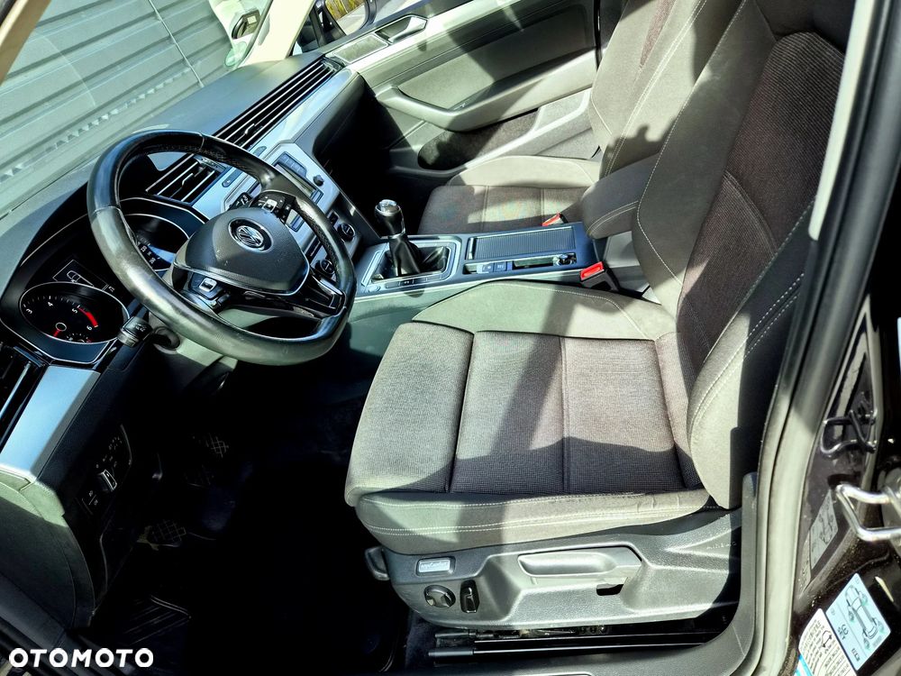 Volkswagen Passat Variant 2.0 TDI (BlueMotion Technology) Trendline - 23