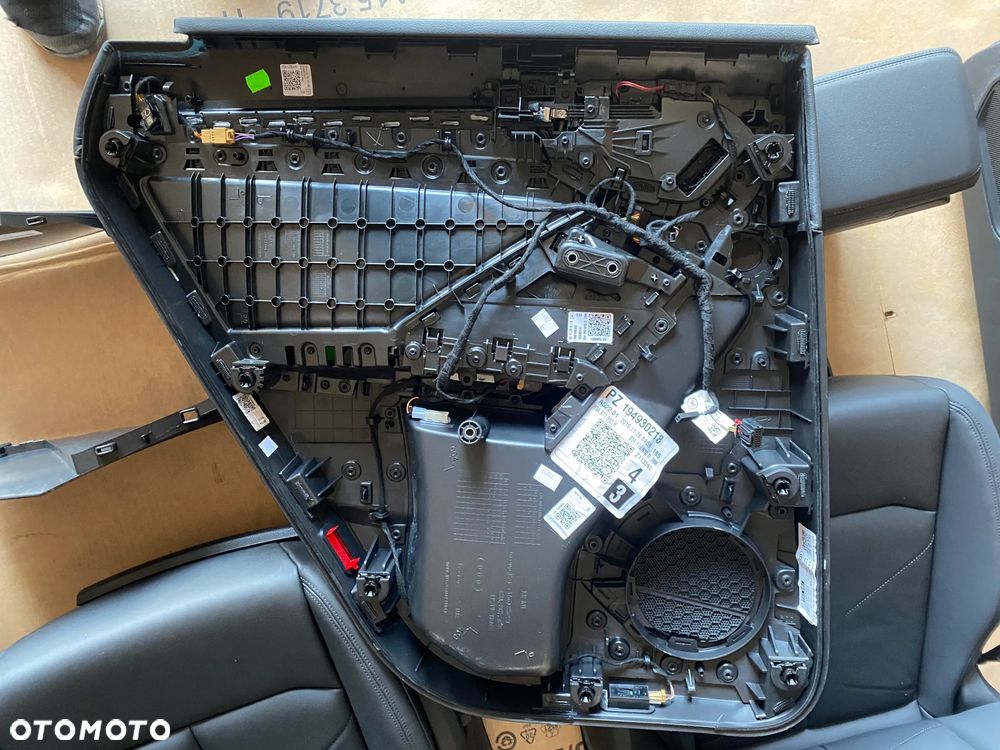 Audi Q3 83A kompletny środek Fotel fotele kanapa skóra boczki czarne 26km - 24