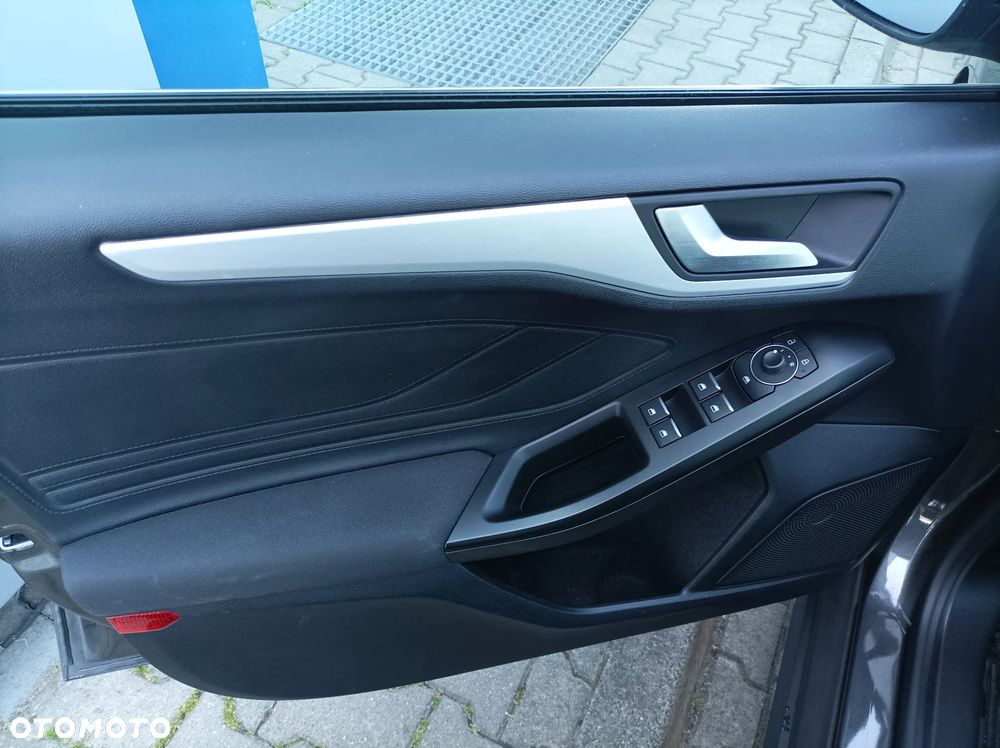 Ford Focus 1.0 EcoBoost mHEV Titanium - 12