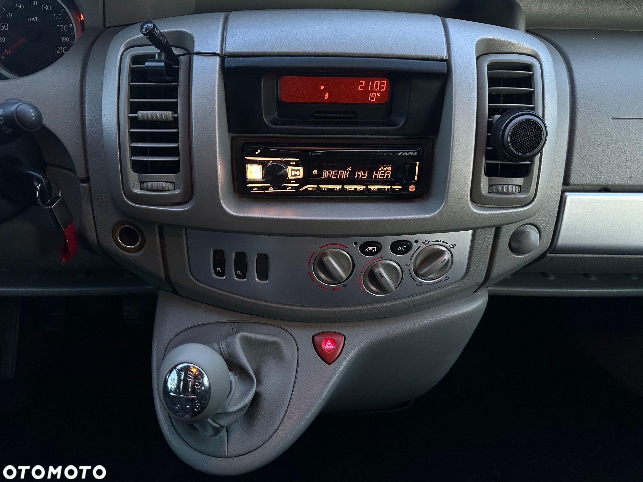 Renault Trafic - 25