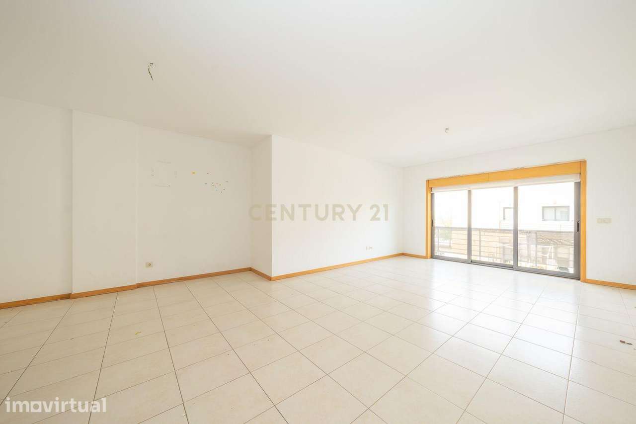 Apartamento T3 com Duas Varandas, Garagem Box e Lugar de estacionament - Grande imagem: 4/61