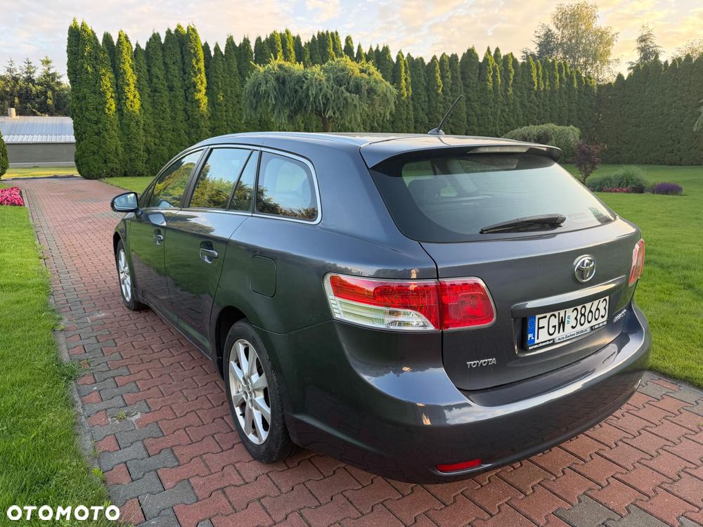 Toyota Avensis 2.2 D-4D Executive - 17
