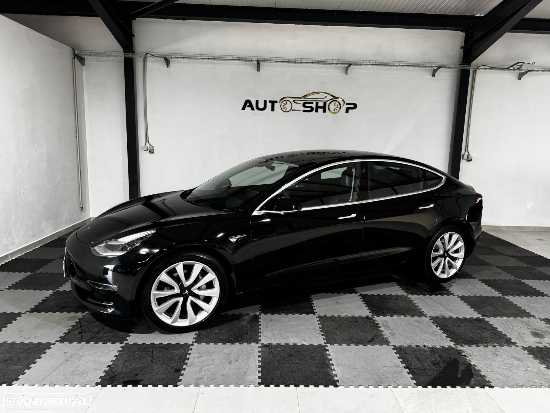 Tesla Model 3 - 9