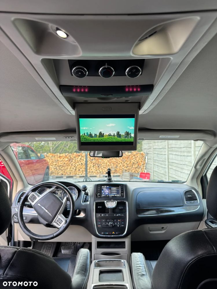 Chrysler Town & Country - 17