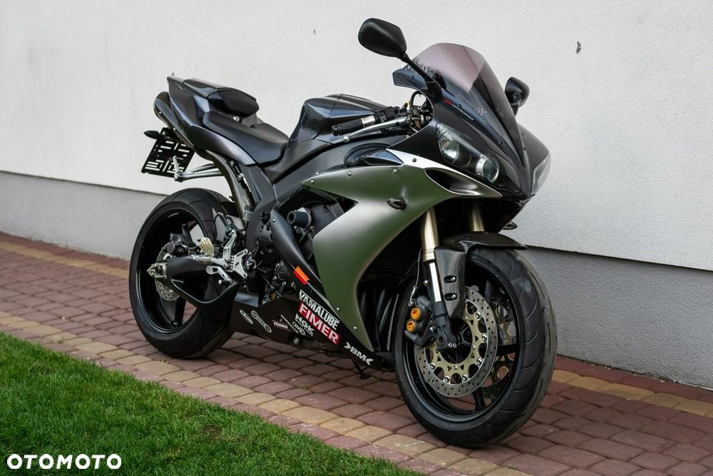 Yamaha R1 - 1