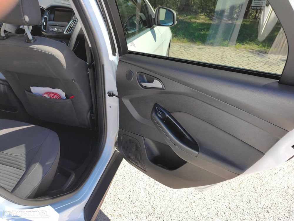 Ford Focus SW 1.5 TDCi Titanium - 8