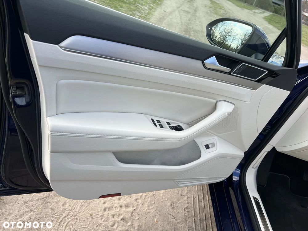 Volkswagen Passat - 8