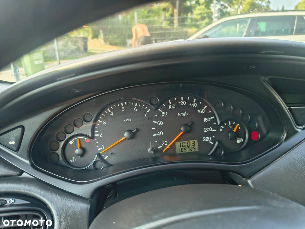 Ford Focus 1.6 Futura - 31