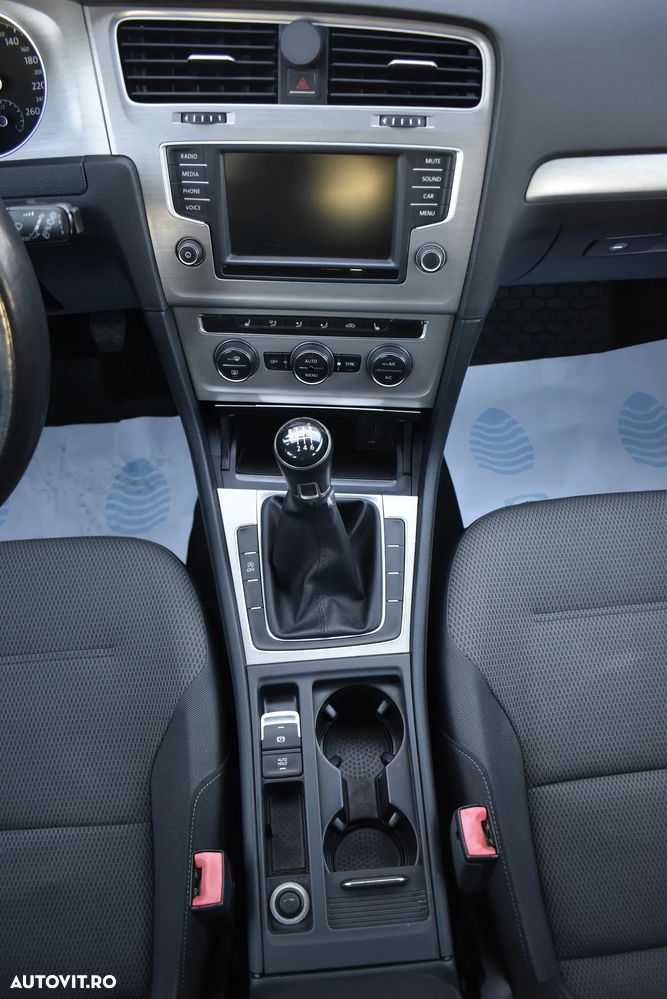 Volkswagen Golf 1.2 TSI BMT Comfortline - 18