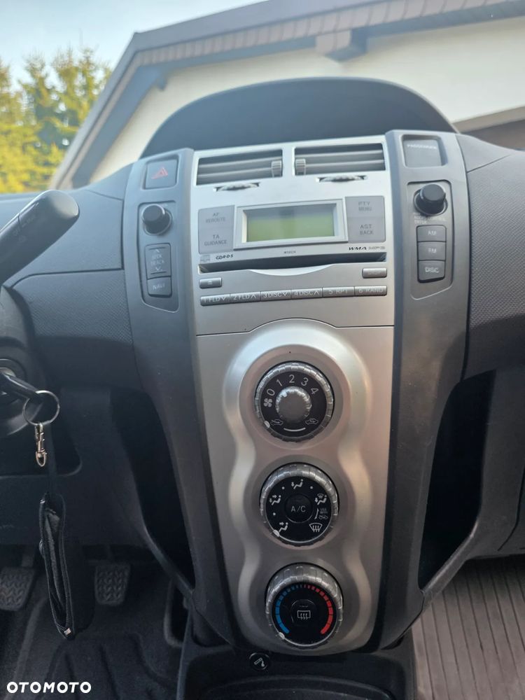 Toyota Yaris 1.3 Sol - 9