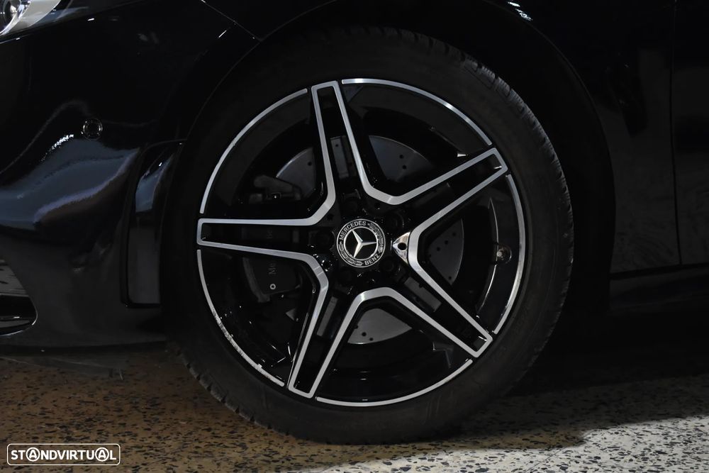 Mercedes-Benz A 250 e 8G-DCT AMG Line - 14