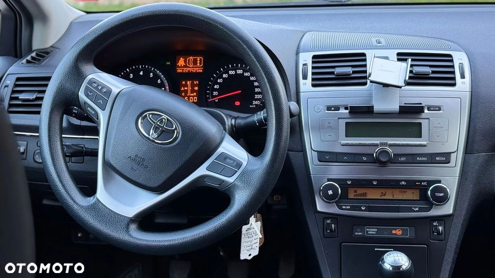Toyota Avensis 1.6 Comfort - 26