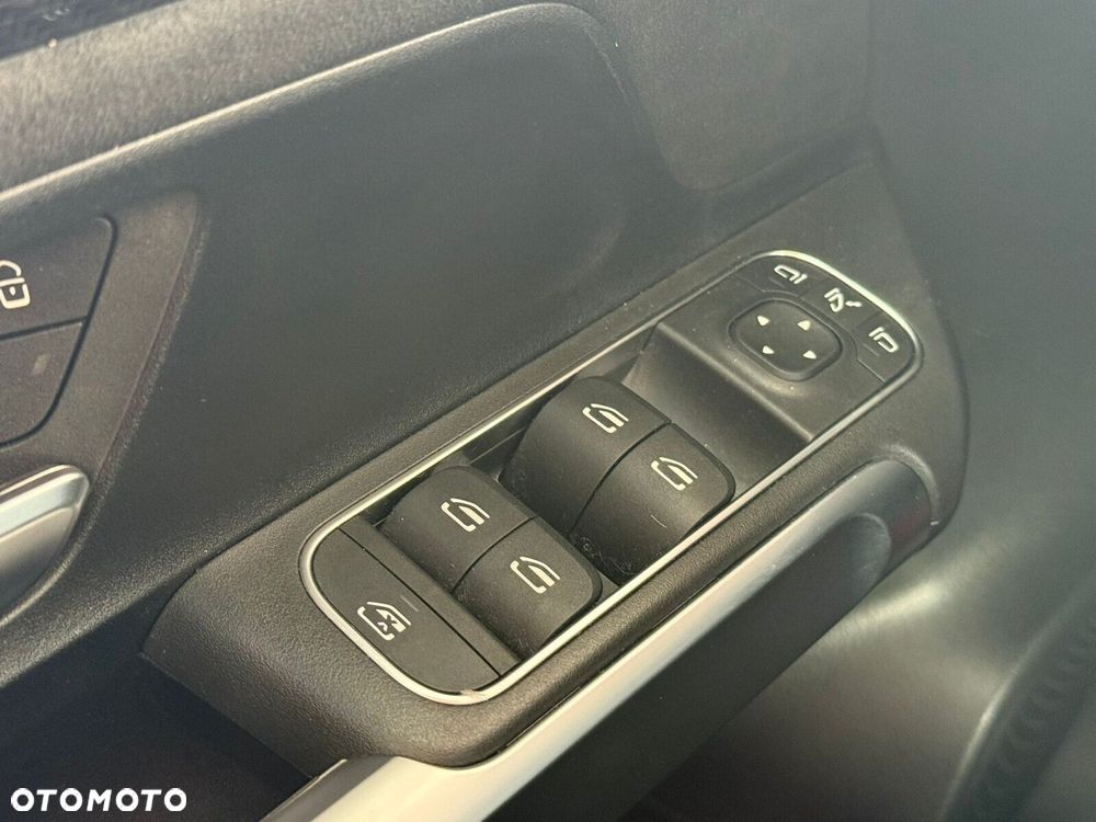 Mercedes-Benz GLB - 30