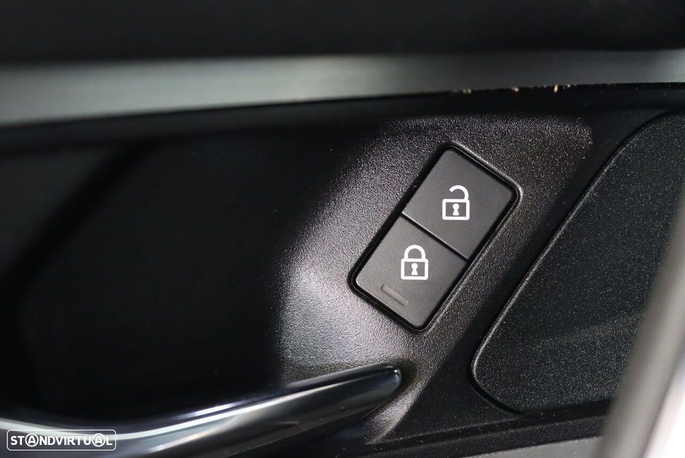 Land Rover Discovery Sport 2.0 D165 R-Dynamic S - 24