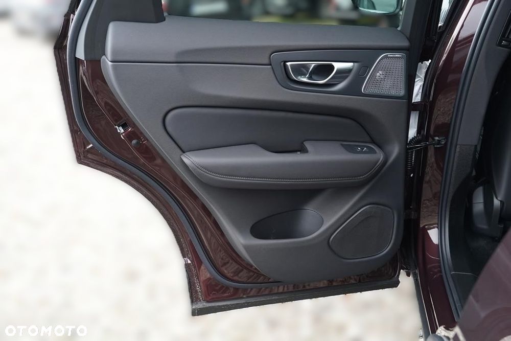 Volvo XC 60 T6 Plug-In Hybrid AWD Ultra Dark - 8