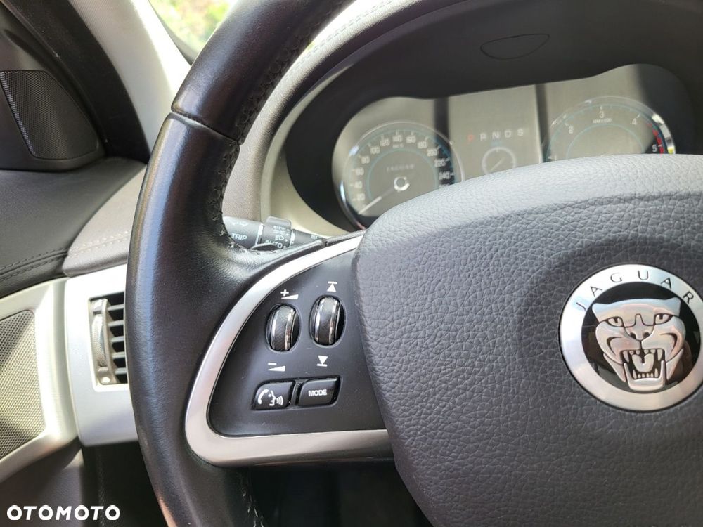 Jaguar XF - 12