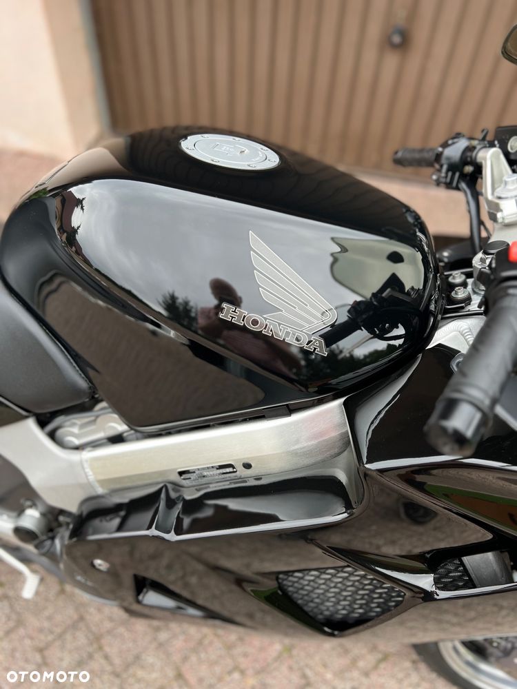 Honda VFR - 13