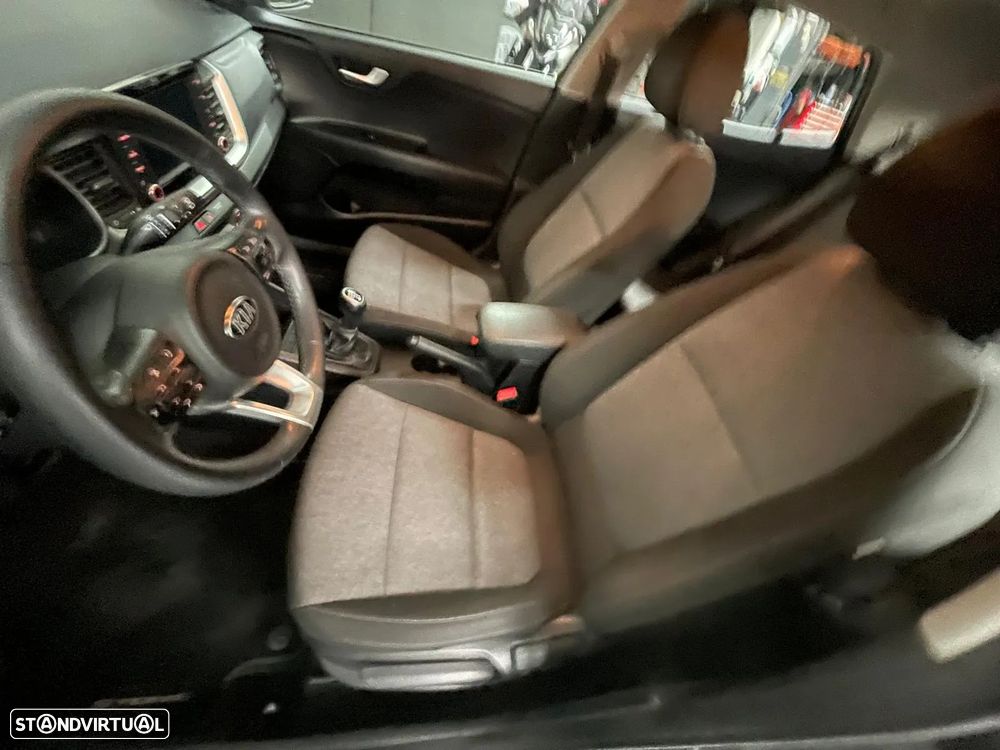 Kia Stonic 1.0 T-GDI Urban - 29