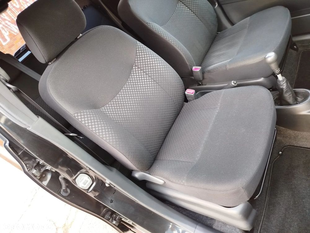 Daihatsu Materia 1.5 - 18