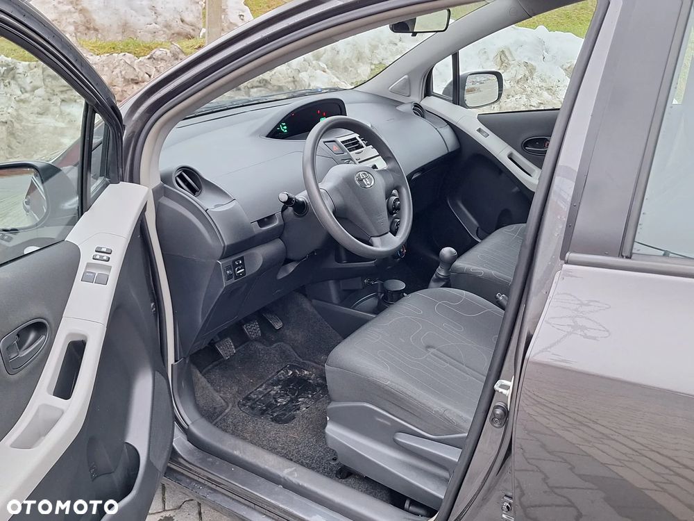 Toyota Yaris 1.0 VVT-i Sol - 8