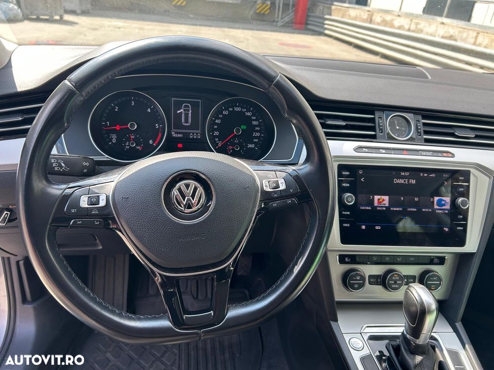 Volkswagen Passat - 12