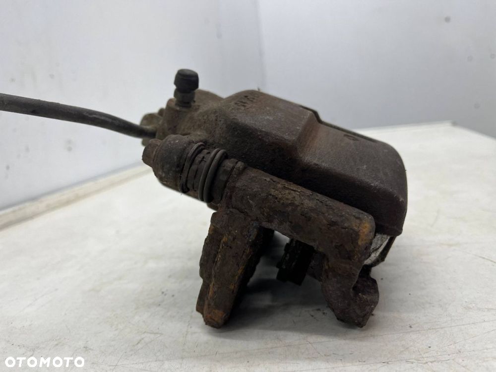 Zacisk hamulcowy Chrysler PT Cruiser 00-10r. 2.2 CRD prawy przedni jarzmo prawy przód - 3