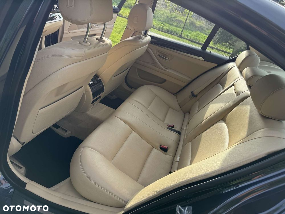 BMW Seria 5 528i xDrive - 16
