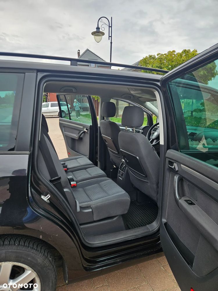 Volkswagen Touran 2.0 TDI Highline DSG - 11