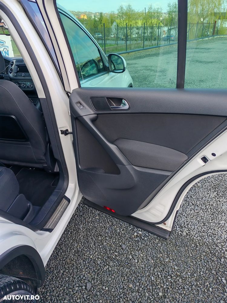 Volkswagen Tiguan 2.0 TDI DPF BlueMotion Technology Sport & Style - 24