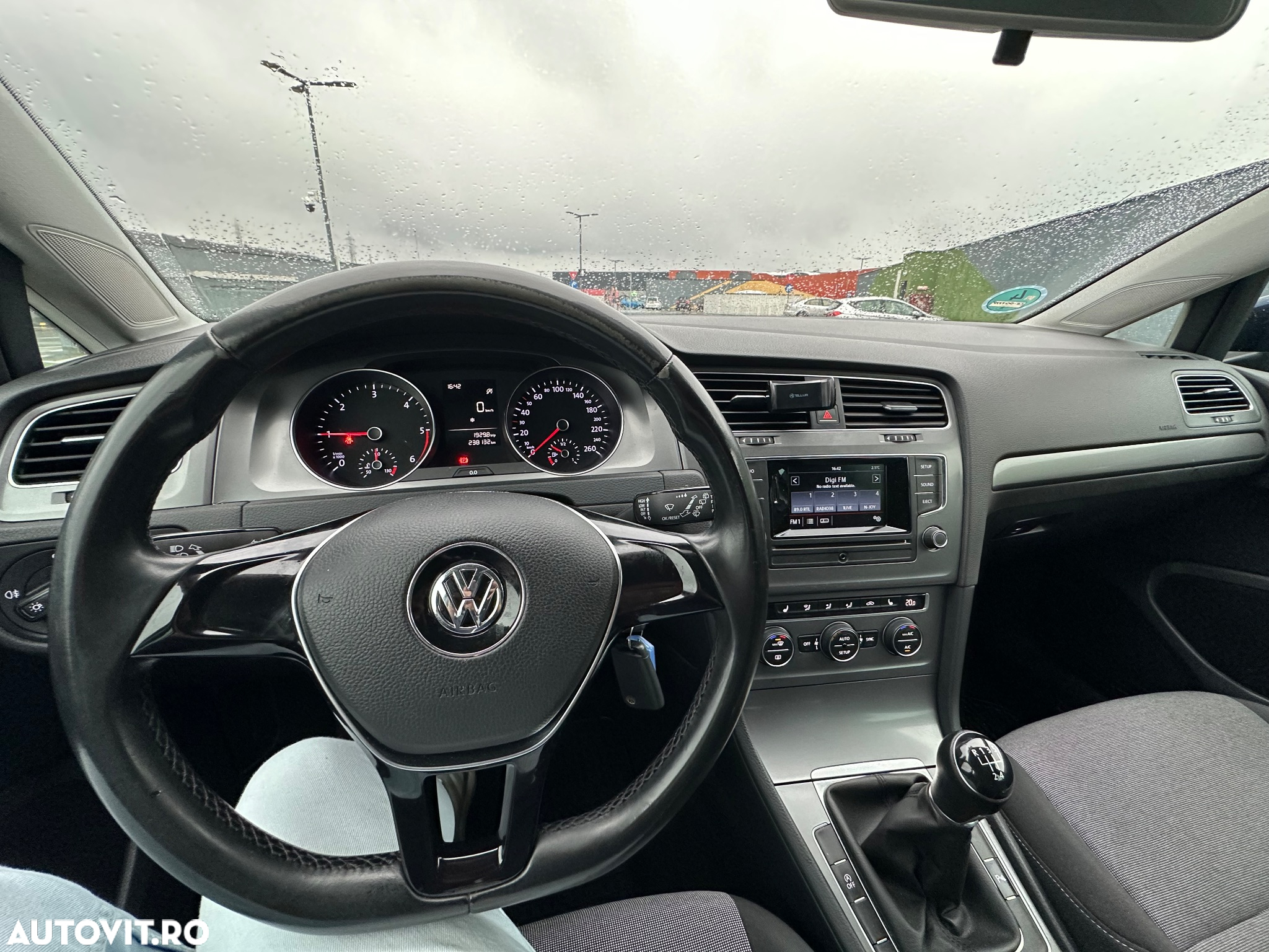 Volkswagen Golf 1.6 TDI BlueMotion Comfortline - 5