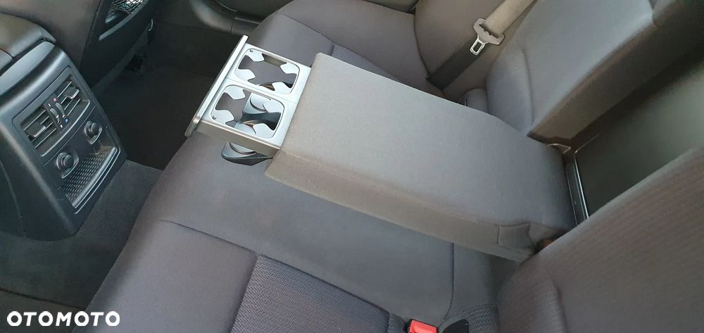 BMW Seria 3 318i - 11