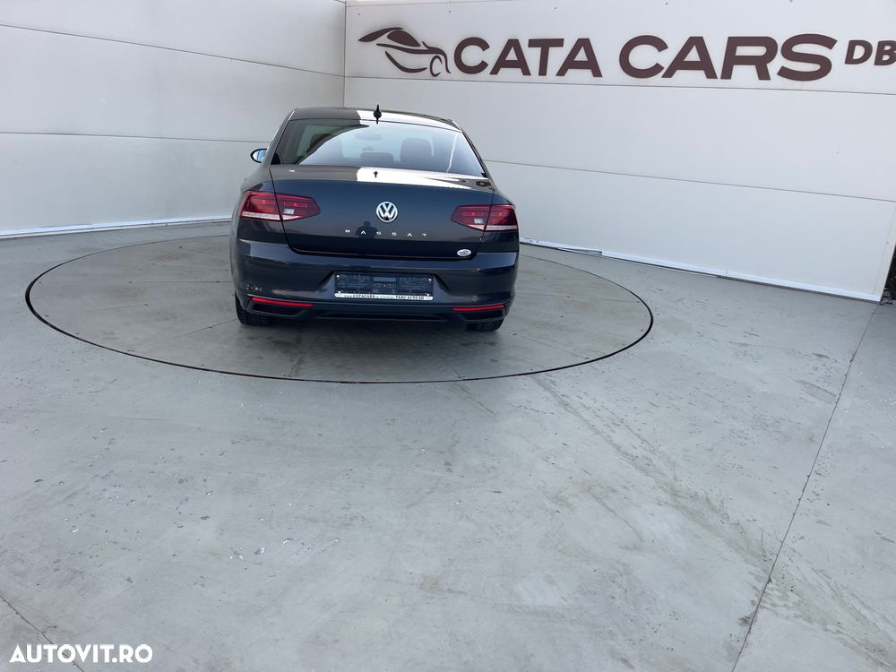 Volkswagen Passat - 13