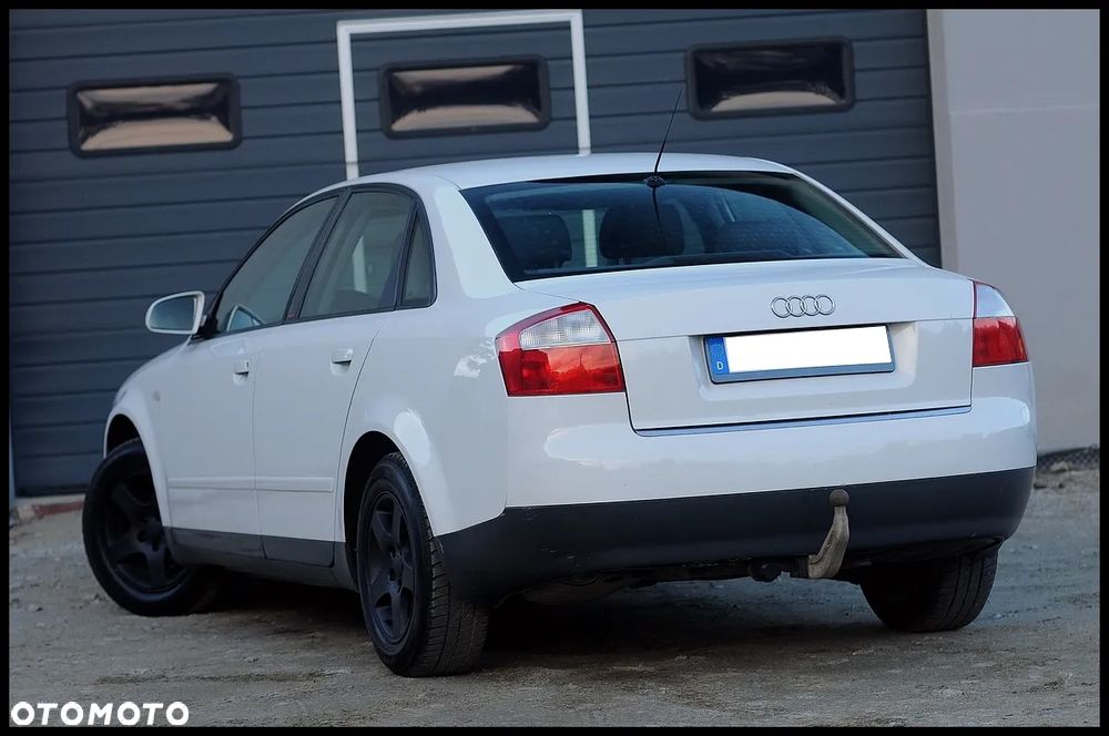 Audi A4 Limousine - 4