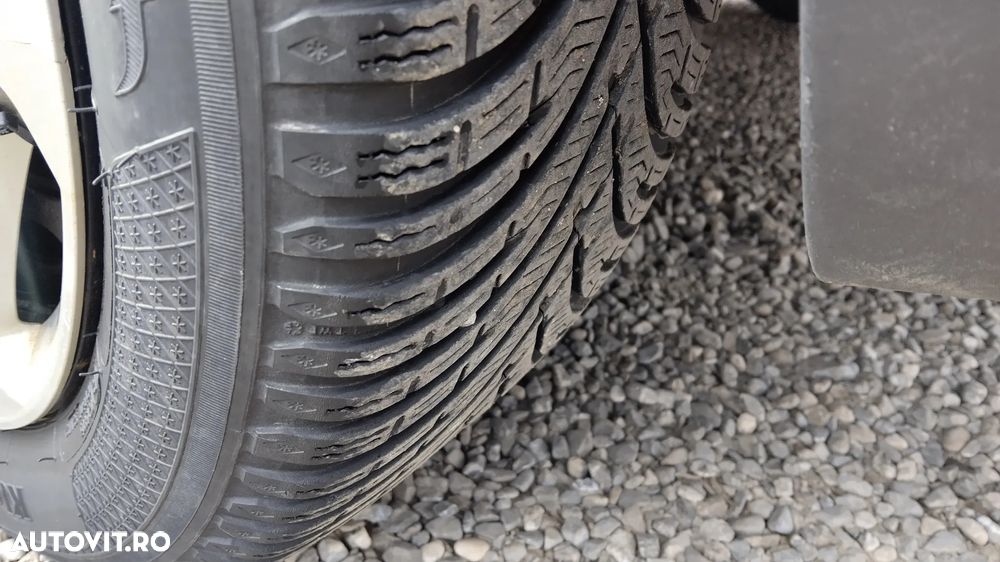 Ford Focus 1.6i Ghia - 19