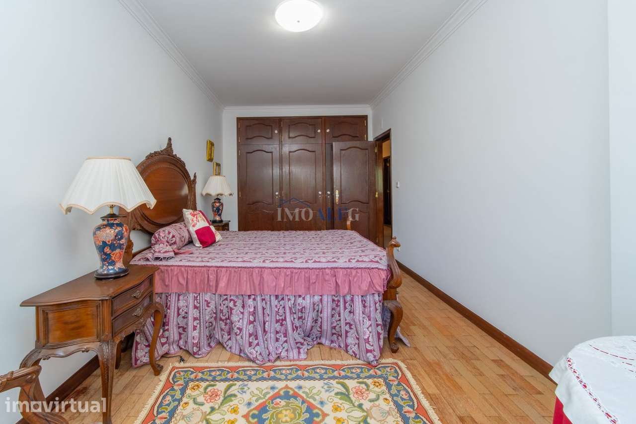 Arrendamento de um quarto em apartamento T3 em Algés junto a escolas - Grande imagem: 2/23