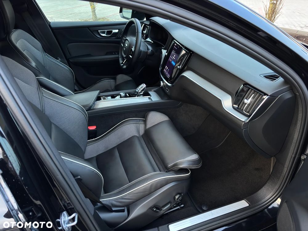 Volvo S60 B5 B Ultimate Dark - 16