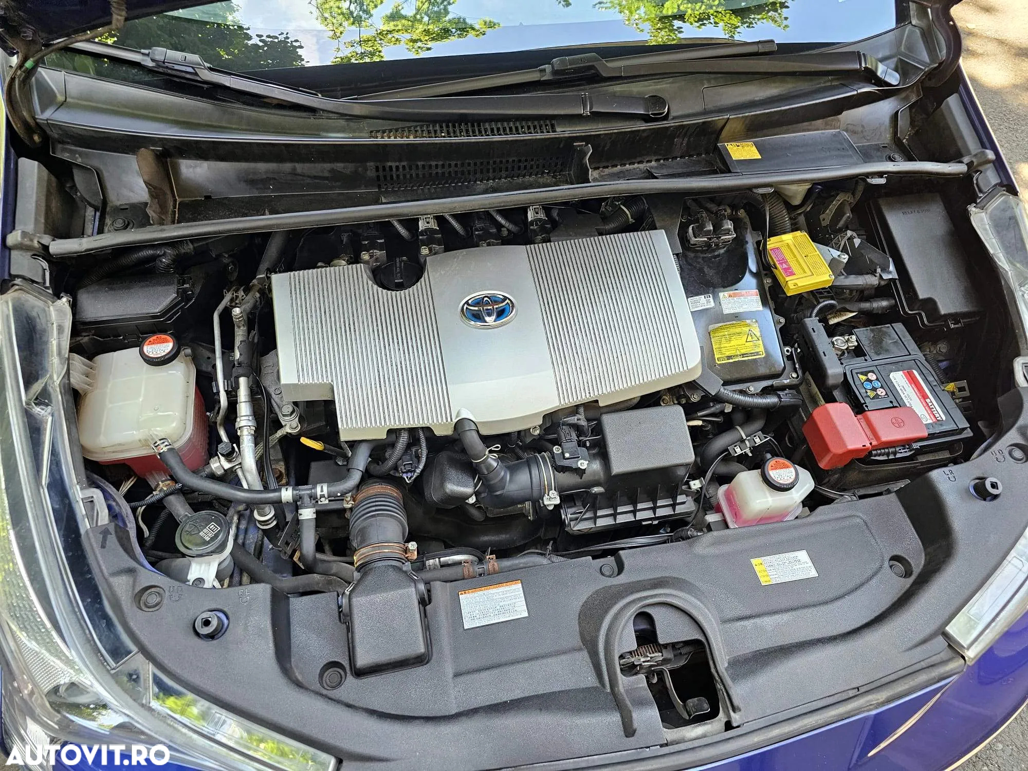 Toyota Prius (Hybrid) Comfort - 12