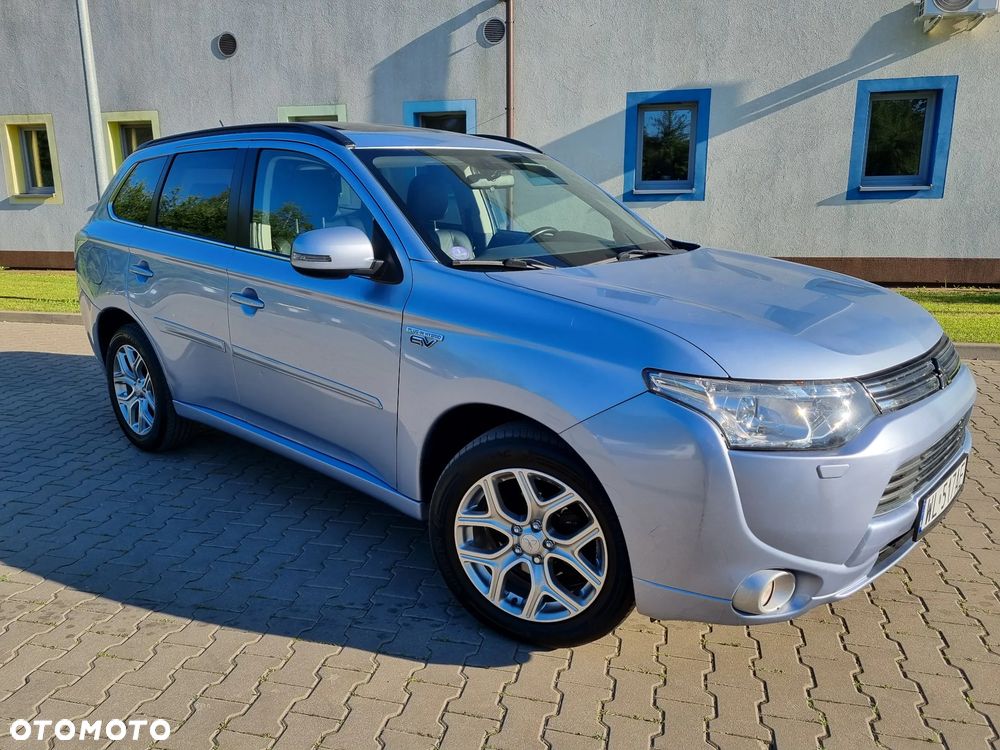 Mitsubishi Outlander Instyle NAVI + - 3