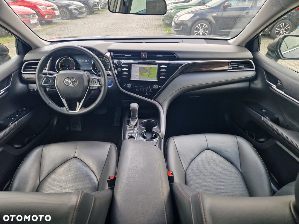 Toyota Camry Luxury - 25