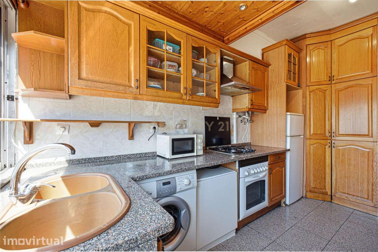 Apartamento T2 em Queluz, junto à Estação de Comboios - Grande imagem: 2/31