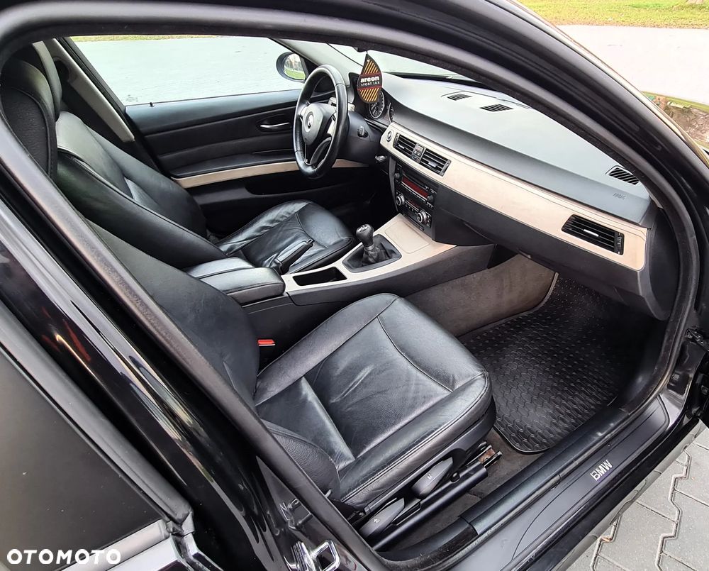 BMW Seria 3 318d - 24