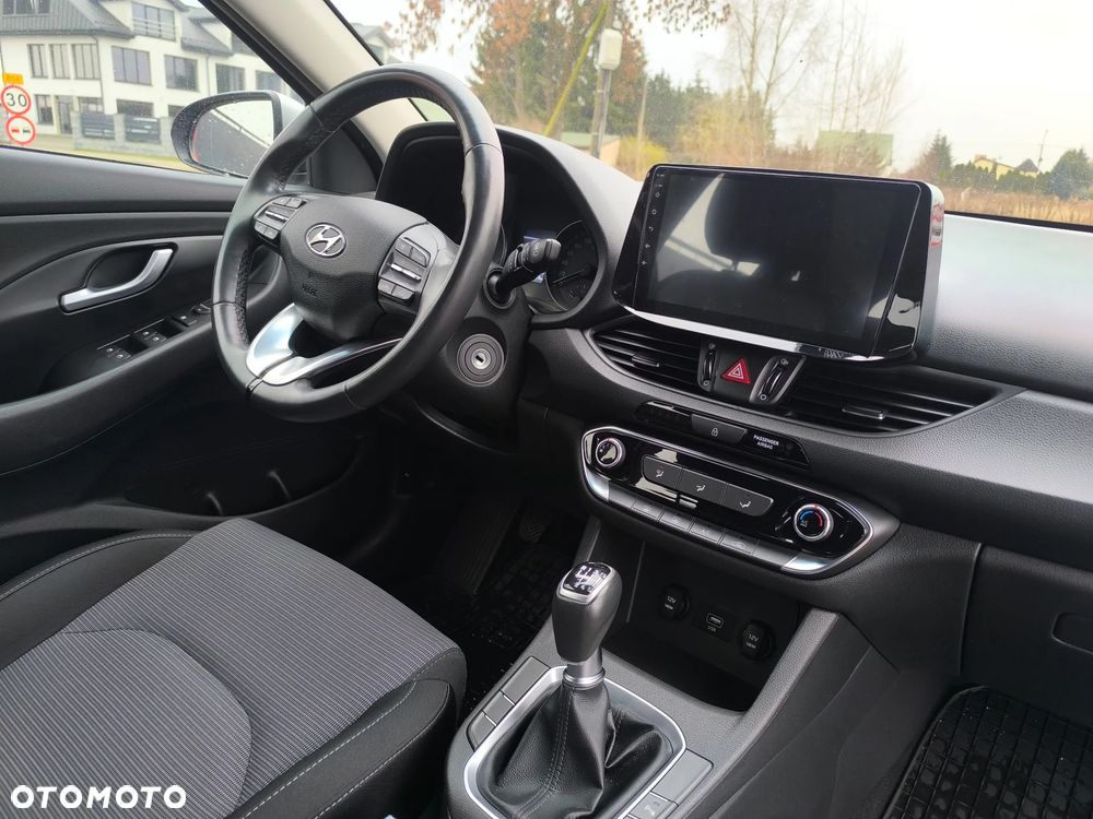 Hyundai i30 1.5 DPI Classic + - 22