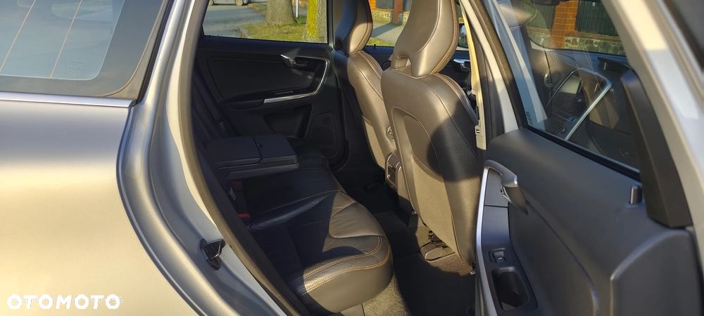 Volvo XC 60 D5 AWD RDesign - 9