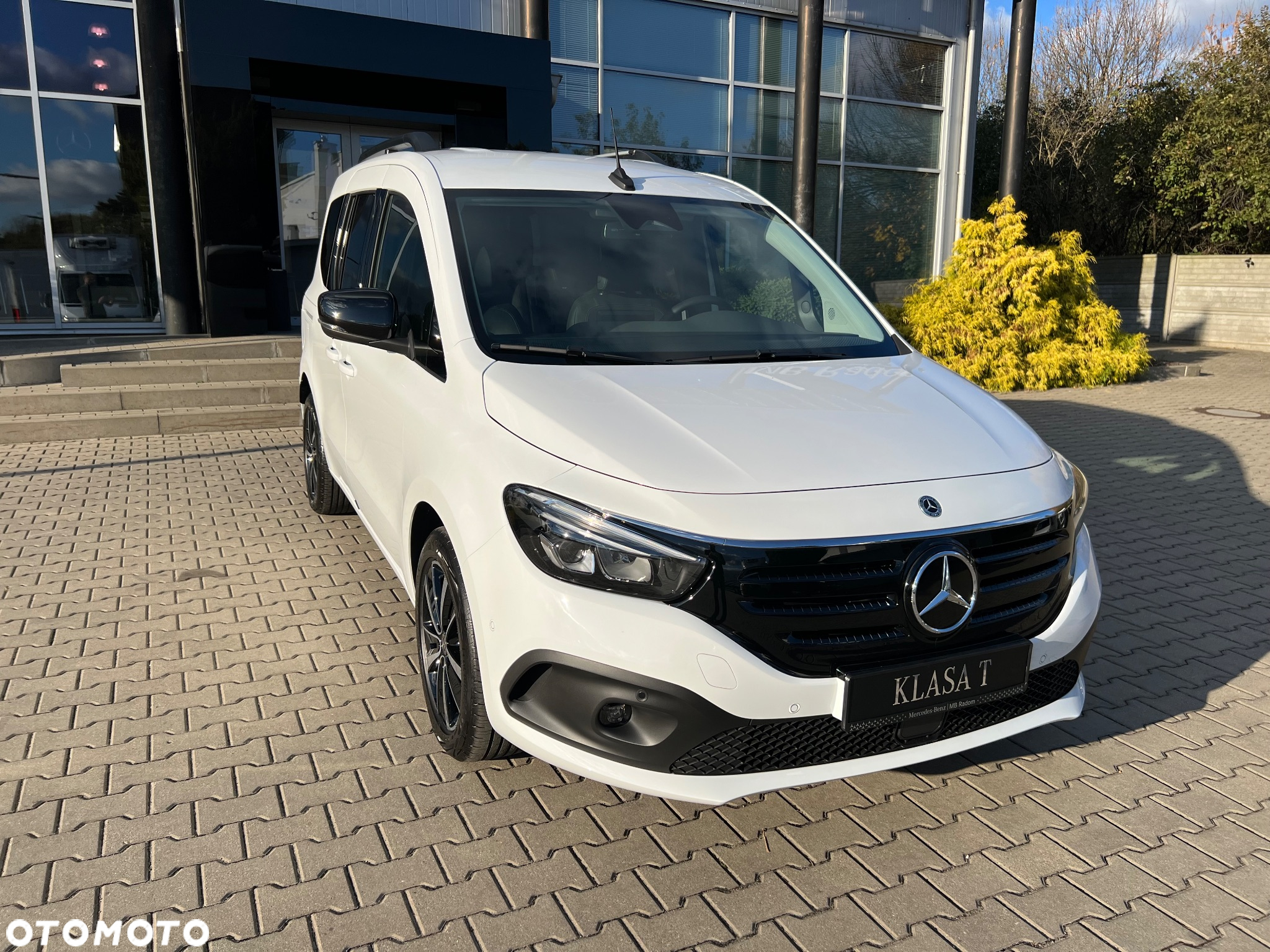 Mercedes-Benz EQT - 11