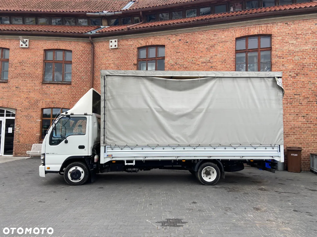 Isuzu NPR 85-5DX - 2