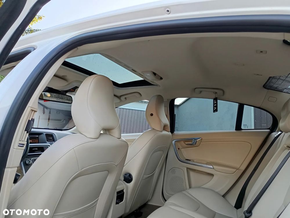 Volvo S60 T5 Momentum Pro - 11