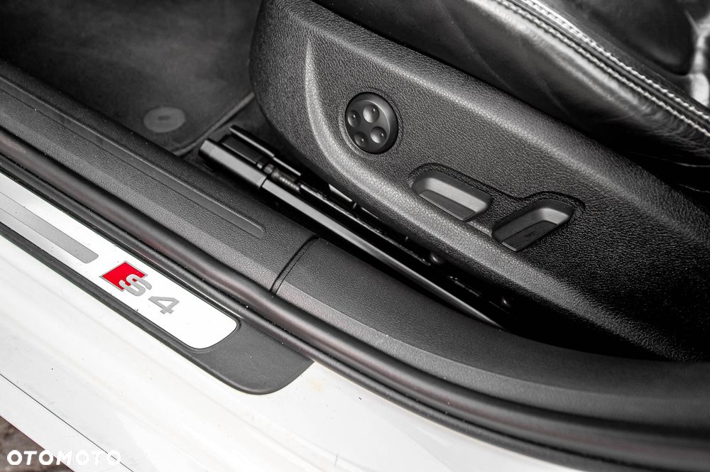 Audi S4 Avant S tronic - 28