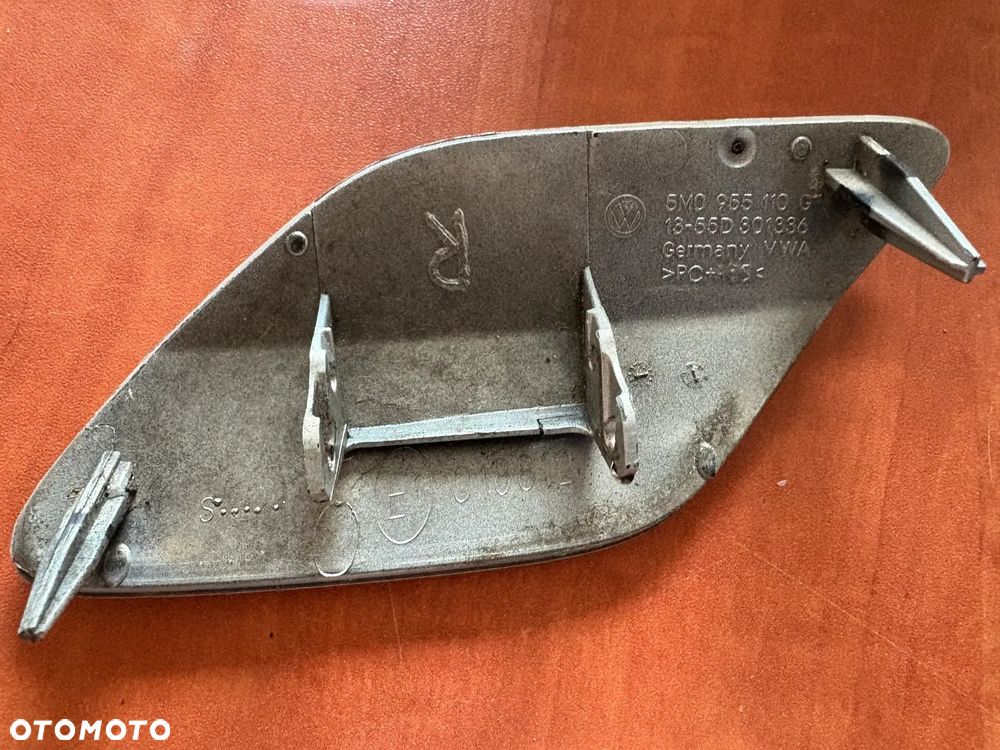 ZAŚLEPKA SPRYSKIWACZA REFLEKTORA  PRAWA SREBRNA VW Golf Plus 5m0955110g - 2